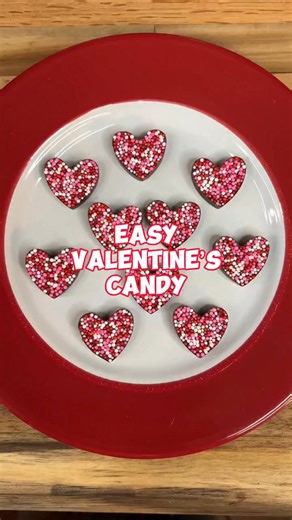 EASY VALENTINE'S DAY CANDY PERFECT VALENTINE'S GIFT IDEA! #valentinesday #valentinesdaygift #valentinesgift #valentinesdaycandy #valentinesdaygiftideas #walmartcandy #DollarTreeCandy #diyideas #giftideasforkids #GiftIdeas2026 #giftideasformen #EasyGifting #EasyGiftIdeas #partytime #classparties | Easy Recipes & Lifestyle Tips