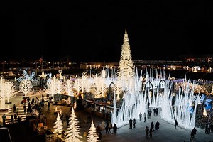 Enchant the World’s Largest Christmas Light Spectacular sponsored by Hallmark Channel coming to a City Near You! | Chip and Company