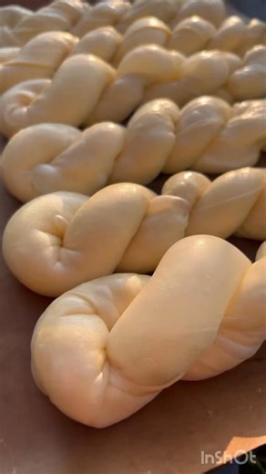 115K views · 1.4K reactions | Câteva secvențe din modul de preparare a plăcințelelor… Reteta: https://youtu.be/GsOGpPljvQo?si=NrY49q8JjtKrhBLg | Bunica.md | Facebook