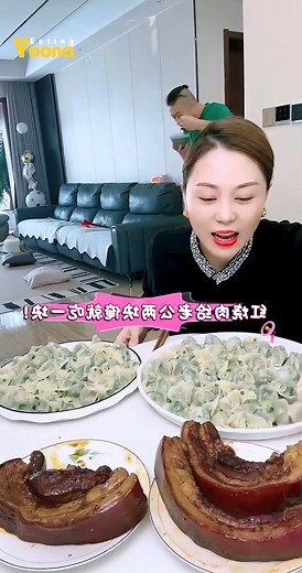 When food becomes a competition! 😋🤣 | Yoona Eating