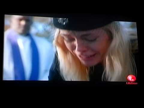 Anna Nicole finds her son Daniel dead.