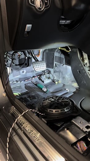 Mercedes GLC 300e Hybrid 2021 - Fußraum Bass einbau #mercedes #hifi #soundsystem #tuning #amg
