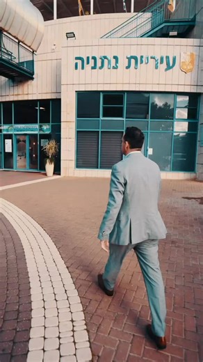 ‎Avi Slama אבי סלמה• נתניה‎ on Instagram‎: "מחר בבוקר יש לכם כוח עצום בידיים לשנות את המציאות שלנו! אל תוותרו עליו. אוהב אתכם ומחכה לכם בקלפי, אבי💙"‎