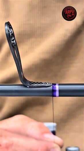 In this video, you’ll see a beautiful and artistic way to fix a guide ring on a fishing rod using colorful thread. A simple technique that shows precision and passion for giving your fishing gear a professional and stylish look 🎣💪 #fblifestyle | Anouar peche vlog