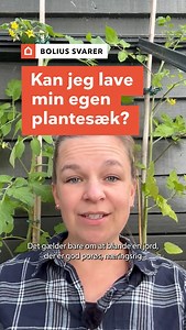 Plantesække gør det nemt at få frodige planter, selv når du er på ferie. Du kan let lave din egen plantesæk: fyld en kraftig plastiksæk med god plantejord, så er du allerede godt i gang. Placer plantesækken oven på en kapillærkasse, som automatisk sørger for vandingen, mens du nyder sydens sol. Fyld blot kapillærkassens rør med jord fra plantesækken, så suger jorden selv vand op til planterne. Med en plantesæk på en kapillærkasse kan dine planter klare sig i op til 1–2 uger uden ekstra vanding, 