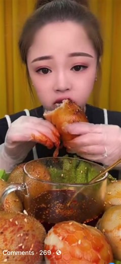 Xiao Yu Mukbang: Trying Cow Balls for the First Time
