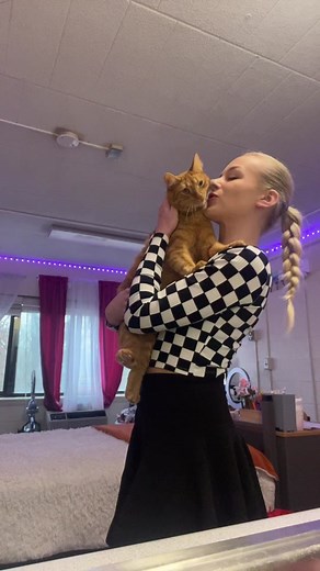 Emily Elizabeth🙈 (@emmy.elizzz)’s videos with atlantis - vinn