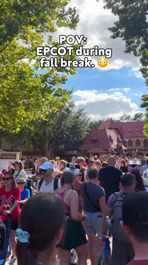 Disney Food Blog on Instagram: "The crowds are CROWDING at EPCOT this weekend. 😳😳😳 Comment “CALENDAR” for our free WDW calendar with all the details on when the parks are busiest—so you can plan your trip around ’em! 🗓️"