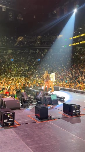 🇯🇲🎶🔥#Shenseea brought out Ayetian at the ‘Reggae Fest Massive’ in the Barclay Center 📍🇺🇸💃🏽|Also Check out more music from her https://bit.ly/ShenseeaMusic | BuzzinOnline