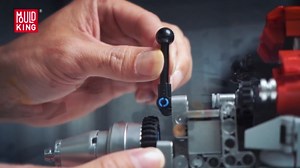 Mould King 10204 V8 Engine Model That Works - Build Your Own V8 Engine Toy, 8-Cylinder Petrol Car Engine Replica Model Building Kit for Adult (750 PCS)