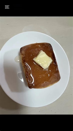 はちみつバターみそぱん 溶け切ってないバターがハイカロリーの証❤️ #みそぱん #みそぱをん菓子会社の社員