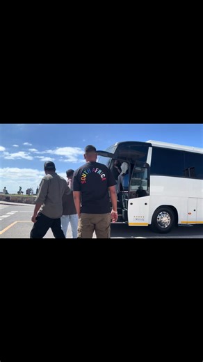 On our way to do some sightseeing on the Garden Route 🇿🇦#buslife #africanlifestyle #southafricatiktok🇿🇦 #touring #luxury