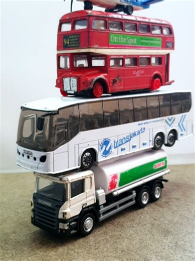 Diecast Model Airplane, Truck, and Bus Collection Guide