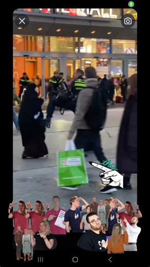 Dappermarkt Amsterdam DappermarktBuufvrouw | #foryou #politie #geengeweld #informatie #geengeweldtegenvrouwen Nee, een agent mag nooit iemand slaan puur omdat diegene lacht. Geweld... | Instagram