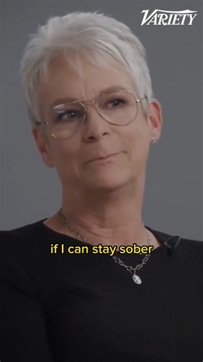 🌟 Jamie Lee Curtis and Colin Farrell have a deep and moving talk in this powerful and enlightening video about Jamie's path to recovery and her efforts to stop being addicted. Jamie, who is famous for her great acting skills, talks about her battles with addiction and how she got clean. 🎬🛤 Colin Farrell, a friend and fellow actor, joins Jamie in this honest talk and offers his support and advice. They talk about the problems, successes, and lessons learned along Jamie's path to healing. This 