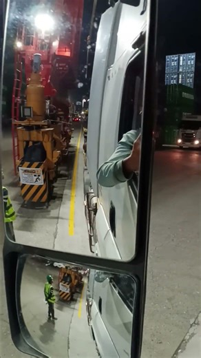 RTG Loading 40ft #truckdriving #longload #trucking #longhaultrucker