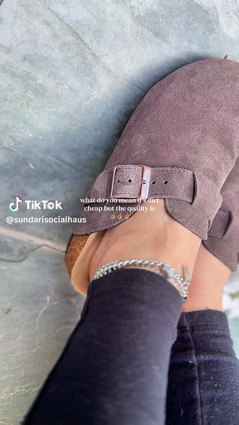 As a former DH Birkenstock girlie, this is the best alt! #clogs #clogseason #shoes #fallshoes