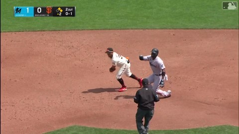 Brandon Crawford makes a sweet backhanded stop | 04/10/2022
