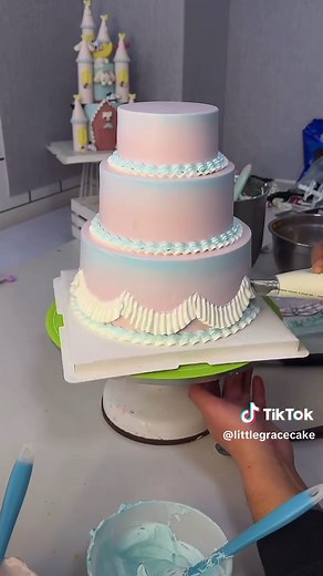 Delicious Vintage Ice Cream Cake Decorating Tutorial