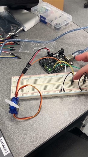 Motor movement with buttons #arduino #arduinoproject