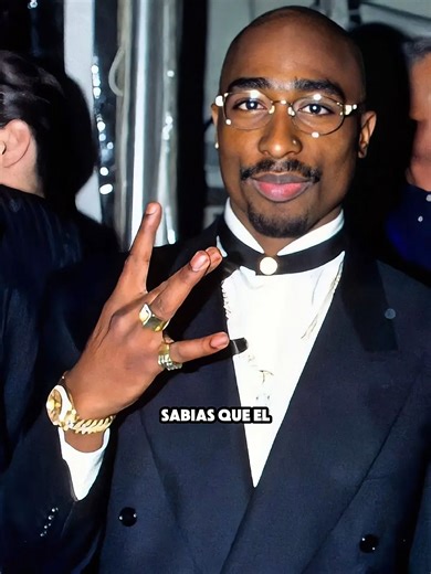 Ese símbolo que Tupac hizo con su mano no sólo significa el West Side. . . . #westside #tupac #polemica #biggiesmalls #rappers
