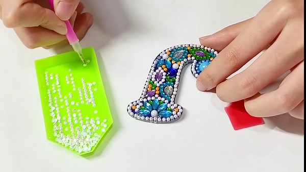 YOYA 5D Double Sided Diamond Painting Keychain DIY Full Drill A-Z 26 Letters Diamond Art Keychain Kits Gem Art Diamond Keychain for Adults Kids Beginners (E)