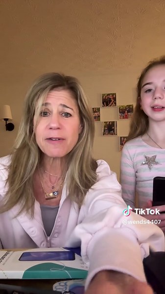 We’ve been loving our Pinwheel phone, it helps our family stay connected safely 💚 Use code PINWHEEL10 for 10% off! #cellphone #singlemoms #momsoftiktok #fyp @Pinwheel for Kids and Teens