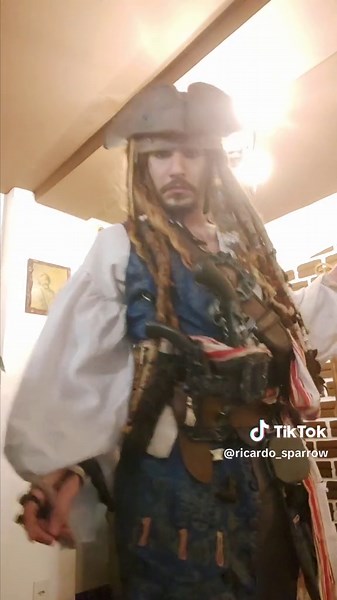 Capitão Jack Sparrow em Curitiba: Fantasia e Performance