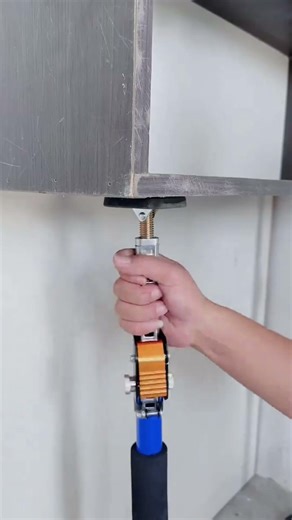 Cabinet installation auxiliary telescopic support rod