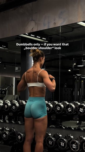 If you want that sculpted, capped shoulder look, you don’t necessarily need machines.👇🏼 Try these 3 exercises: 1️⃣ DB Lateral Raises Build width. This is what creates that round “cap.” Slow on the way down. 2️⃣ DB Shoulder Press Adds overall size and strength. Don’t rush it — control the weight. 3️⃣ DB Upright Rows Underrated. Amazing for medial delts when done strict and controlled. Train them 1–2x per week. Prioritize form over ego. Progress the weight slowly. Shoulders change your entire si