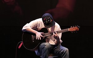 (搬运)超级乐队2指弹选手Jinsan Kim自作曲Crow（第十一届韩国原声吉他大赛）