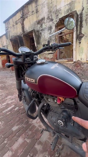 Yezdi roadster if your leg problem YezdiRoadster• #Yezdi• #Roadster• #JawaYezdi• #GearProblem