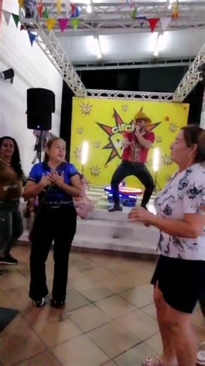 Kavir Sánchez | Marca Personal on Instagram: "Que es lo que quiere la nena, que va a pedir la princesa, que se le antoja a la Reina 😎🍺 Seguimos celebrando las Mamacitas y más Hoy que ES VIERNES Y EL CUERPO LO SABE 💪🏼 SABADO 31 DE MAYO, Rematamos en PAMPLONA #NorteDeSantander con tremenda farra en @seasonsclub.oficial alla nos vemos . #KavirSanchez #Cantante #MusicaPopular #ElPrincipeDelDespecho"