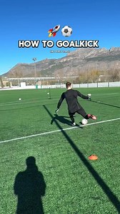 HOW TO GOALKICK 🚀⚽️ ⬇️ Follow these 3 simple steps ⬇️ 1: Take 6 steps back 1 to the side 🚶🏼‍♂️ 2: Visualization of your target area 🎯 3: Straight run up full commitment 🚀 Bonus Tip 💡 Control > Power / Control over Power Routine Reminder 💬 Build a routine that works for you by testing and adjusting small details. For example taking a slightly shorter run up, striking with more laces, or striking the ball with more under. For you to master the goalkick, you must figure out what works and do