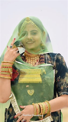 परवरिश ही ऐसी हुई है हमारी, न गरीब का मजाक उड़ाते हैं, न अमीर के तलवे चाटते हैं..! 🙏 #status