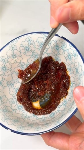 Nam prik pao, Thai chili paste, a magical ingredient that makes everything taste better. (Not to be confused with curry paste). You can buy or make it (DIY recipe on my website and in my book Sabai). Putting it in fried rice is one of my favourite ways to use it because it makes a unique tasting fried rice. 🔥 Recipe for the 3-chili fried rice https://hot-thai-kitchen.com/3-chili-fried-rice/ How do you like to use nam prik pao? | Hot Thai Kitchen