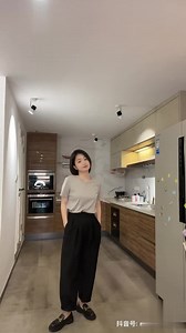 v领和圆领我都穿过，其实都很好看，但是我还是建议大家选圆领！T恤