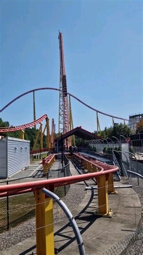 With the breaking news yesterday, that intimidator 305 will be getting a retheme. Will you miss the Dale earnhardt theming? @kingsdominionva @intaminofficial #intimidator305 #intimidator #kingsdominion #cedarfair #intamin #rollercoaster #foryoupage #themepark #daleearnhardt #nascar | Thrills and Food