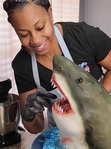 The Shark Cake Quick Behind The Scene #artwork #cake #food #beach #cakedecorating