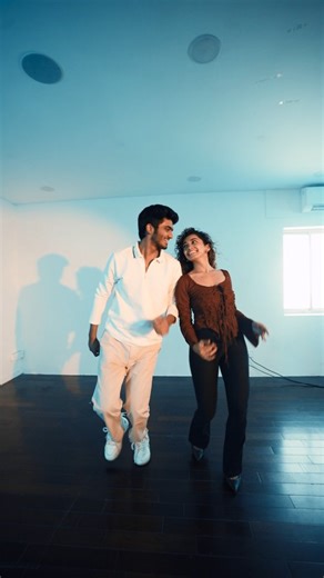 Think Music India on Instagram: "Kalicha kaadhala kettu varava . . . Naan kettu varava naan kettu varava ❤️🌻 @abhyankkar @smriti_ekaa @tatva_man @thejobharathwaj @sherif_choreographer @thinkindiecollective"