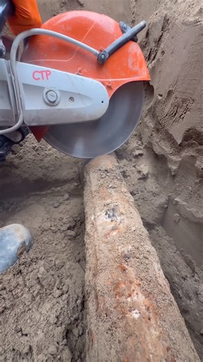 ColinThePlumber on Instagram: "NEWEST DRAIN CLEANING MACHINE #ASMR #satisfying #plumbing #unboxing"