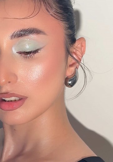 Dewy Makeup Look Tutorial for a Fresh Glow