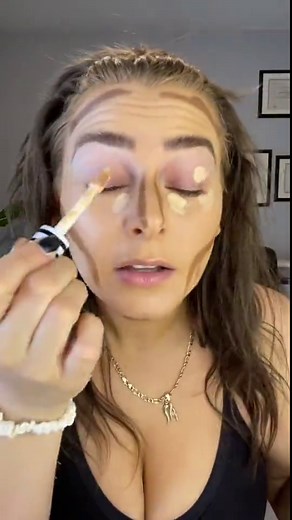 Testing out the @nyxcosmetics Wonder Stick.. she’s a contour and highlighting stick IN ONE! #nyxcosmetics #wonderstick #contouring101 #contourtutorial #thebestdrugstorecontour #contourstick