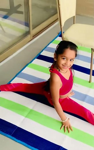 Gymnastics | Contortion | Headstand with split legs