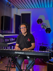 🤩¡Descubre el piano digital más avanzado de Roland: el FP-90X! 🎹 ✍🏼En este video, exploramos las características y funciones técnicas de este instrumento de alta gama, diseñado para brindar una experiencia auténtica y emocionante, muy similar a la de un piano natural. 🤯 🟠Con su motor de sonido PureAcoustic Piano Modeling de última generación, el FP-90X ofrece un sonido y una respuesta sorprendentemente auténticos, con una polifonía ilimitada para voces de piano y una polifonía de 256 notas 