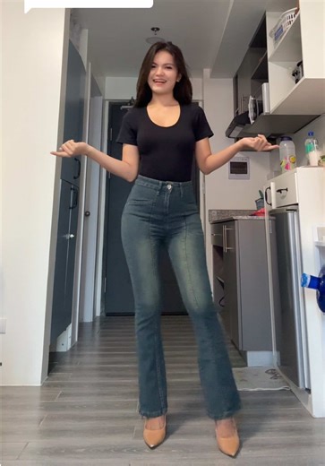 Flare Jeans Styling Tips for Shorter Women