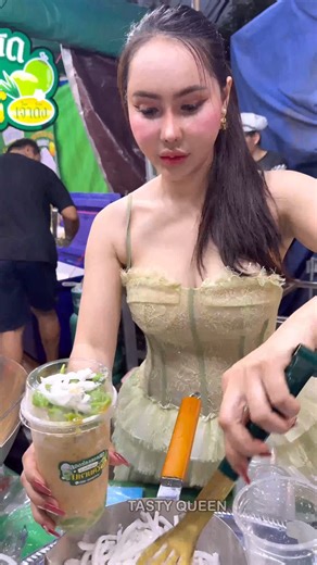 Beautiful Thai Lady Selling Thai Dessert - Thai Street Food #food #viral #foodie #fyp #thaistreetfood #streetfood #thaifood | TASTY QUEEN
