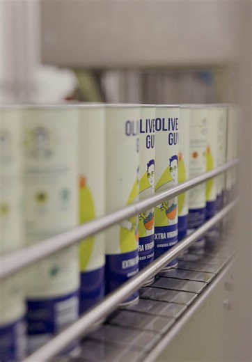 Packaging is just as important as the oil itself 🫒 here’s how we ensure all the bottles are in perfect condition