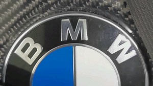 壕无人性的M2 Competition碳纤维！版本Terrence之前的地表最贵M2记录将要作古，这个改装也是花了一百多万，发动机活塞都换成锻造的啦，牛逼牛逼！