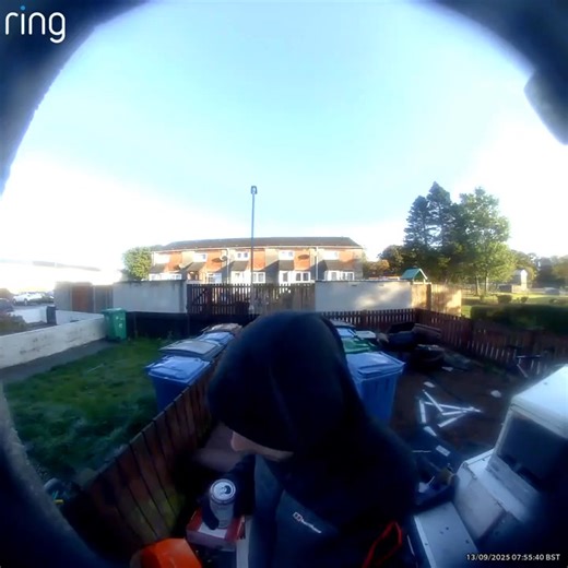 Can you put post up please this guy going about trying doors broom road in Glenrothes | Fife jammer locations